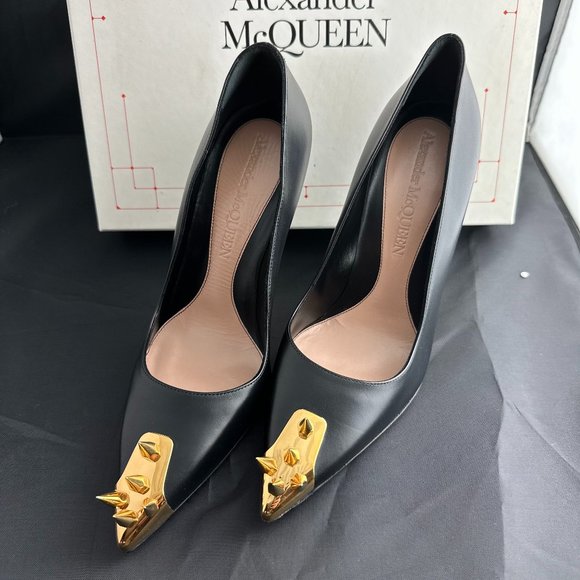 Alexander McQueen Punk Stud Embellished Black Leather Pumps *NEW*
